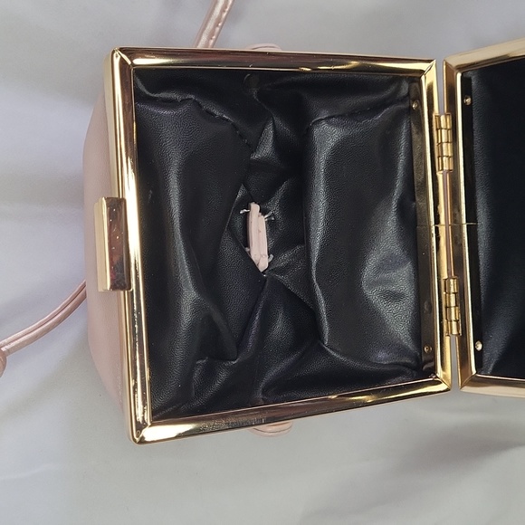 Snakeskin Print Pink cube Clutch purse wrist strap - Picture 13 of 15